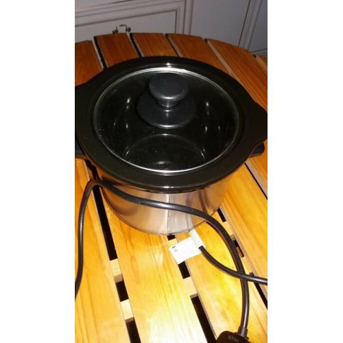Slow cooker
