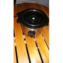 Slow cooker