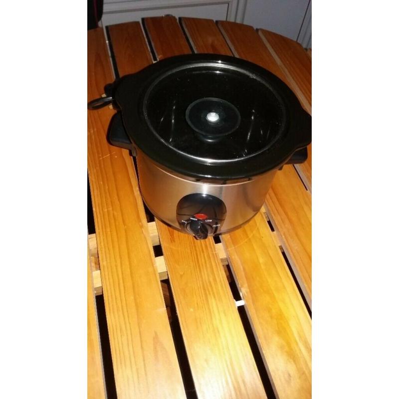 Slow cooker