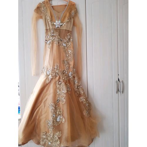Gold gown for sale, size 8 in great condition.