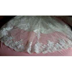 Cream wedding dress size 10/12 and needs someone at least 5ft9ins tall