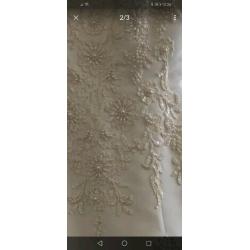 White wedding dress would fit size 8/10 or smalle room to be altered