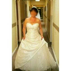 Mark Lesley wedding Dress