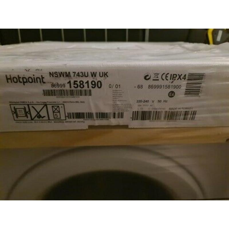 Brand new Hotpoint washing machine - still in packaging. 7kg 1400 spin (nswm 743u)