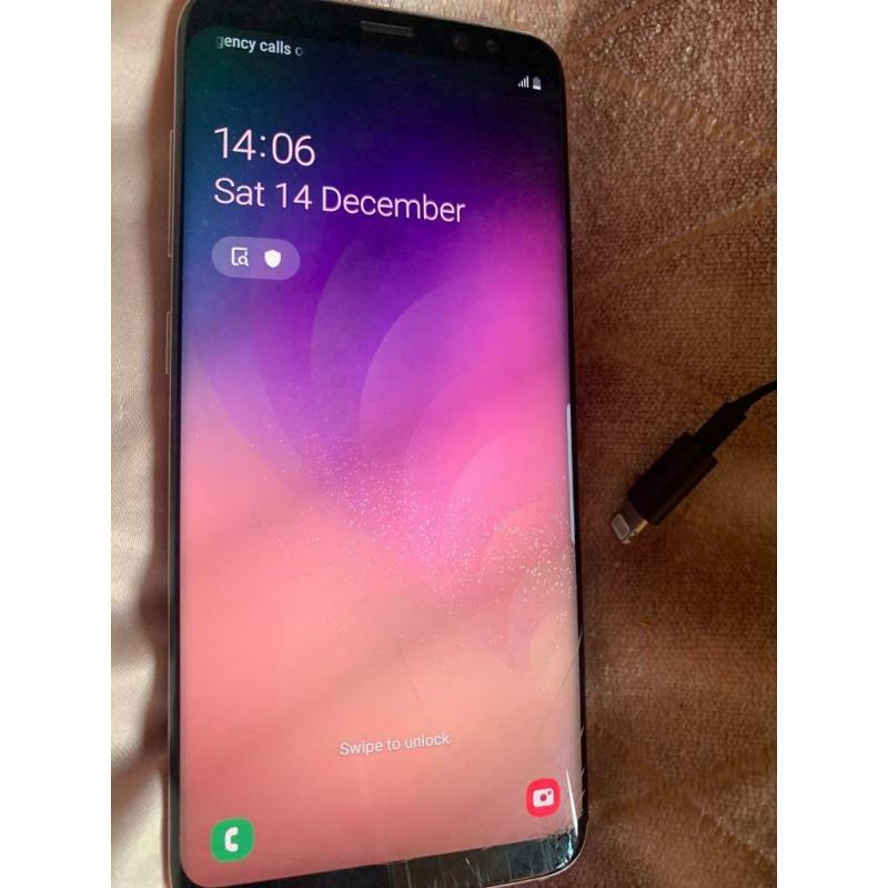 Samsung s8 rose gold small crack in bottom right