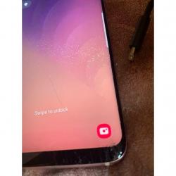 Samsung s8 rose gold small crack in bottom right