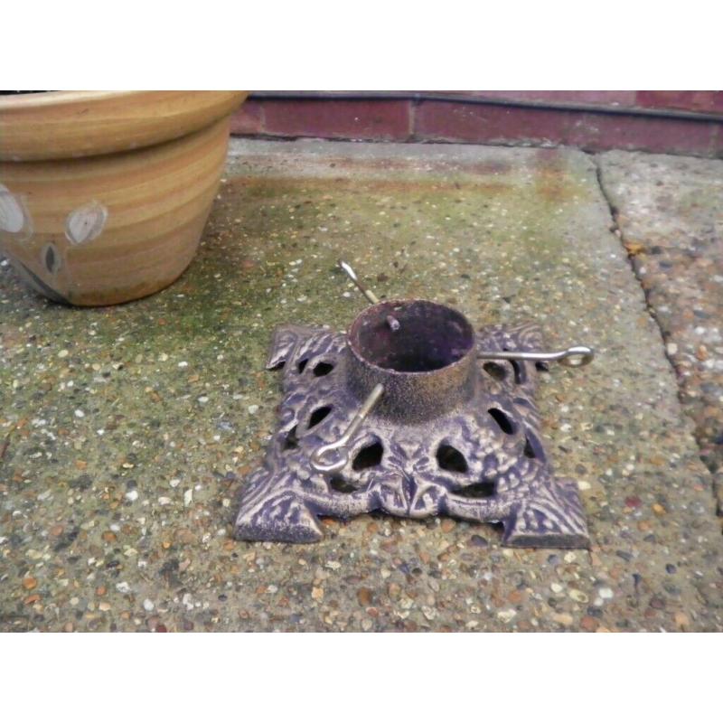 CHRISTMAS TREE STAND
