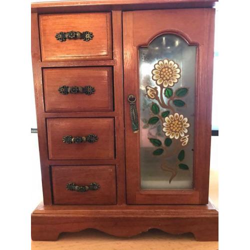 Jewelry Box Necklace earrings lite compartments