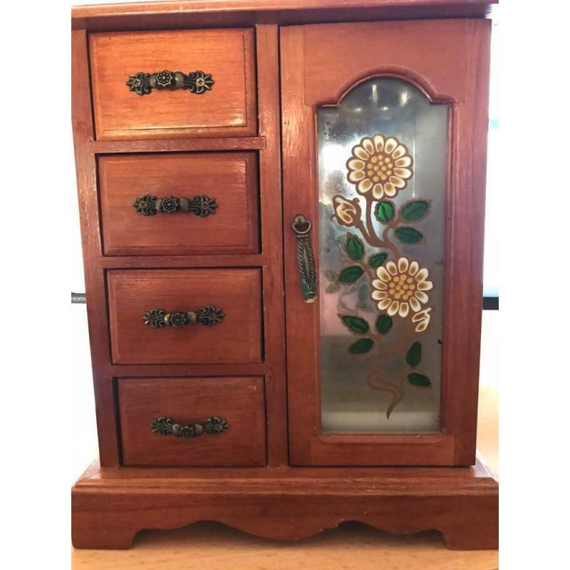 Jewelry Box Necklace earrings lite compartments