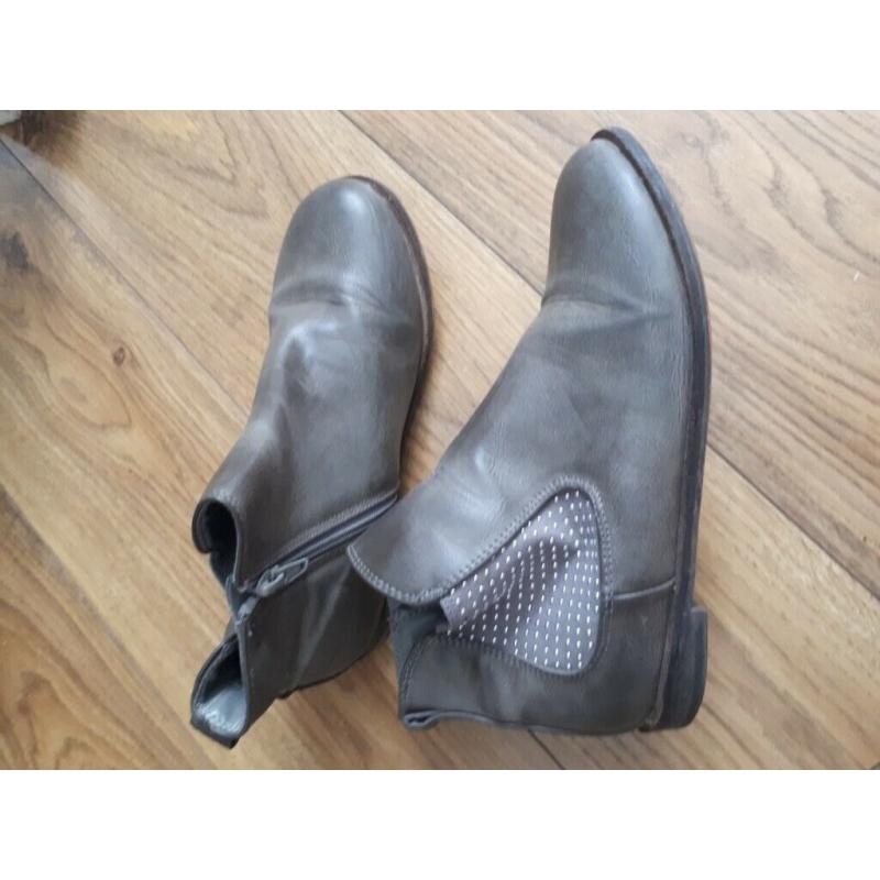 Next girl grey boots size 4 UK
