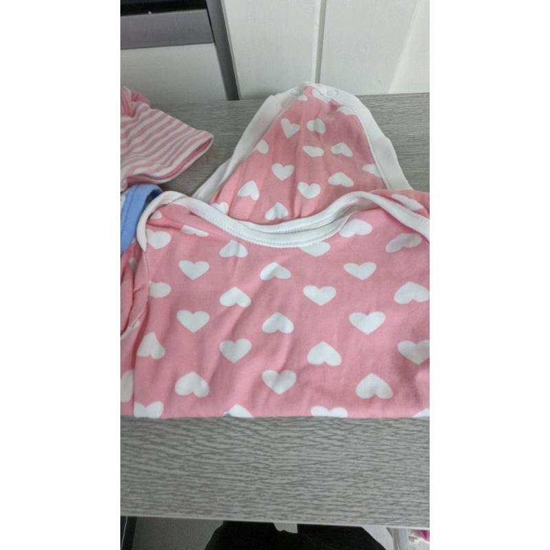 Baby clothes upto 9months