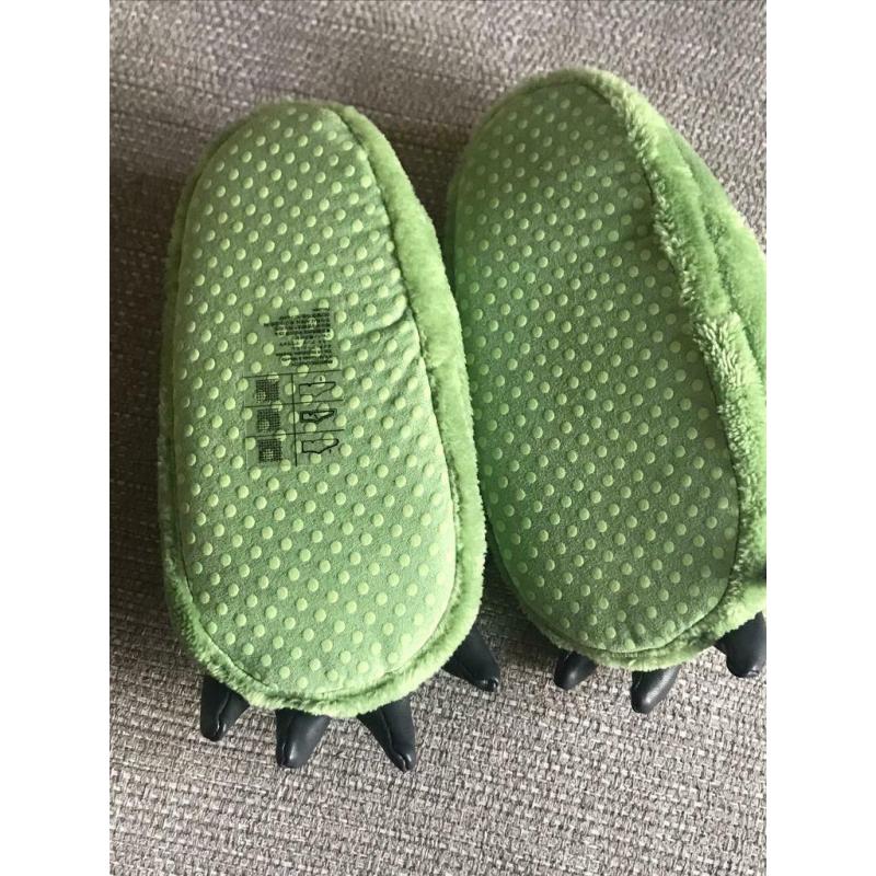 Kids Monster Claw Slippers NEW