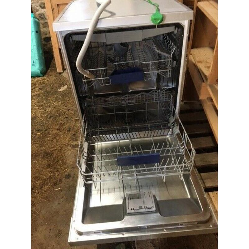Siemens Freestanding Dishwasher Model SD6P1S