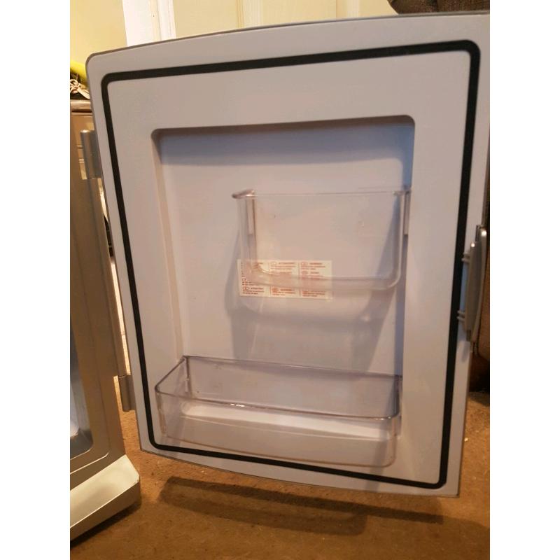 Mini fridge