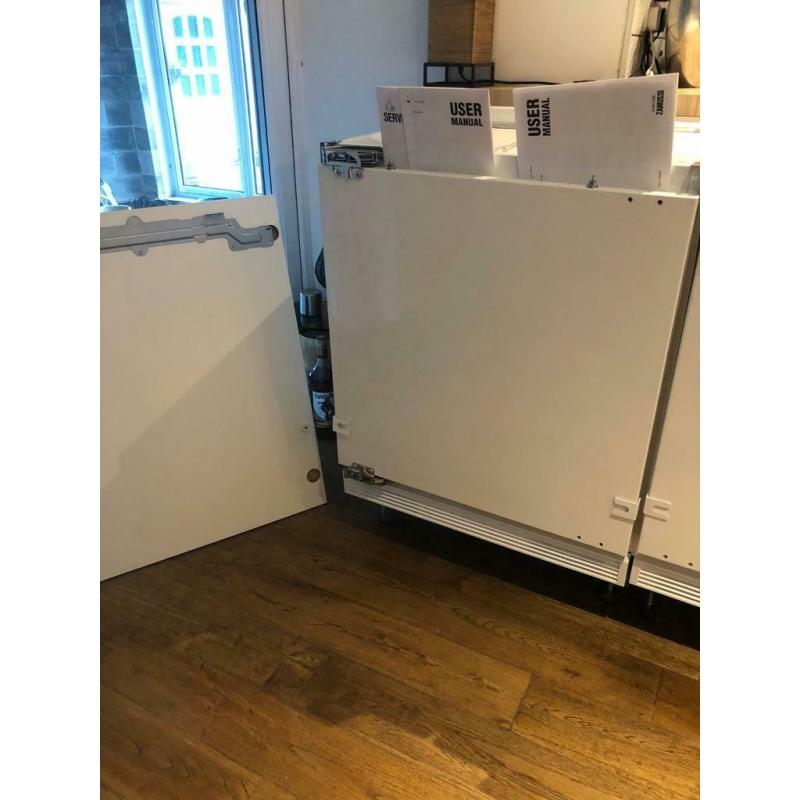 INTEGRATED FRIDGE ( Zanussi)