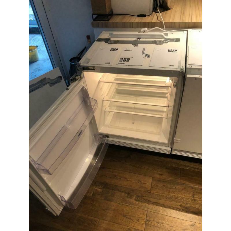 INTEGRATED FRIDGE ( Zanussi)