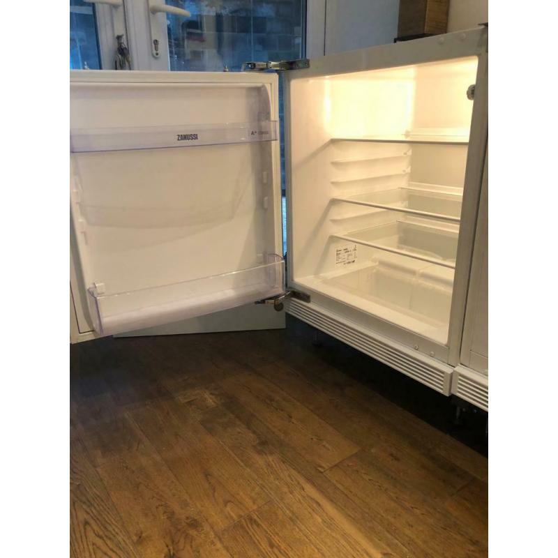 INTEGRATED FRIDGE ( Zanussi)