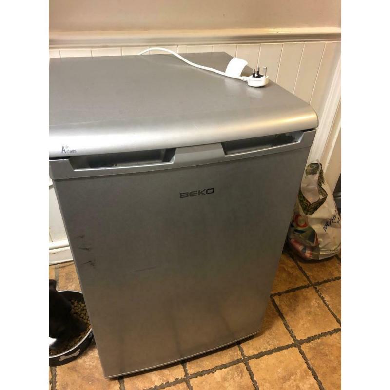 Beko under bench fridge