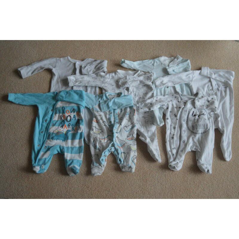 Bundle of baby clothes E (0-3 months)