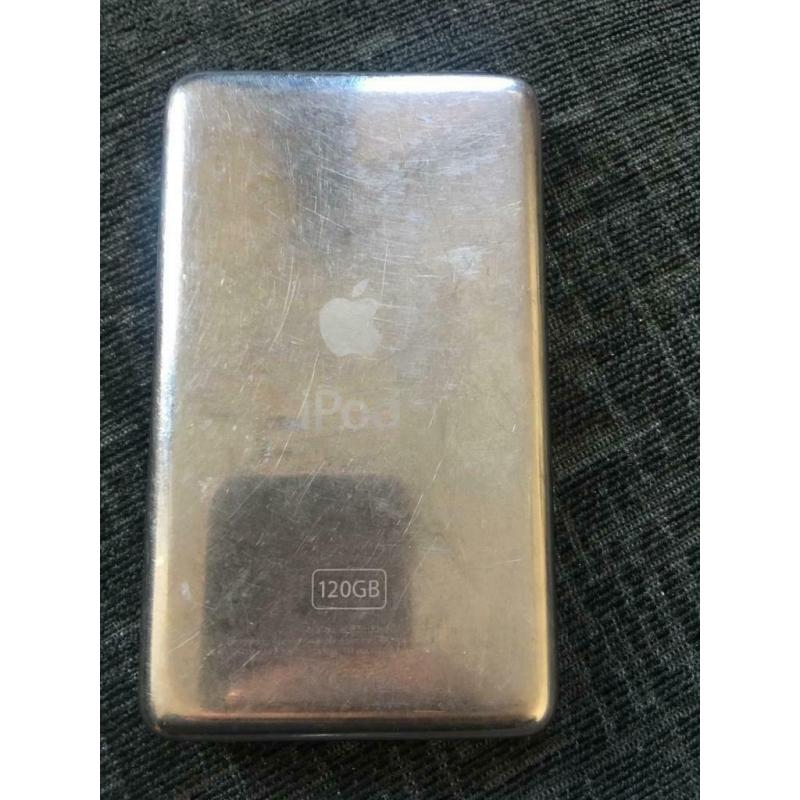 iPod classic 120gb comes with 8371 songs