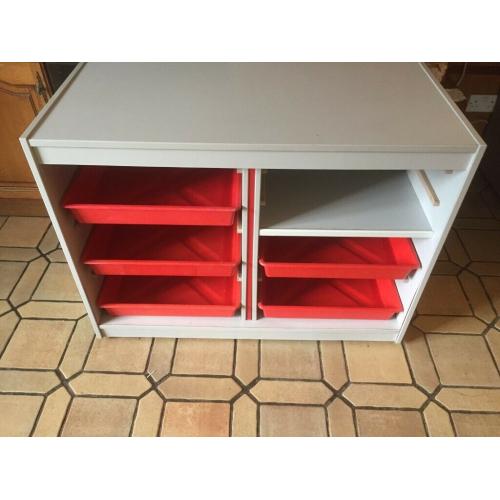 GREY STORAGE UNIT ON CASTORS WITH 5 TRAYS - GREAT GARAGE/KIDS ROOM ETC
