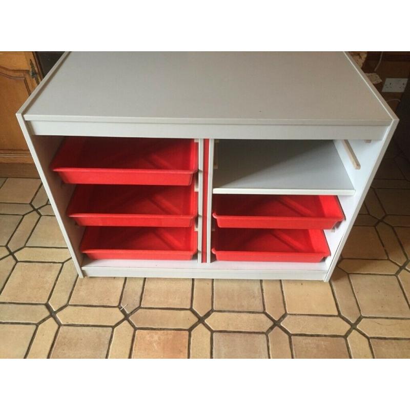 GREY STORAGE UNIT ON CASTORS WITH 5 TRAYS - GREAT GARAGE/KIDS ROOM ETC