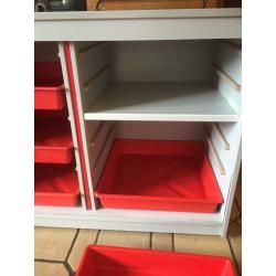 GREY STORAGE UNIT ON CASTORS WITH 5 TRAYS - GREAT GARAGE/KIDS ROOM ETC