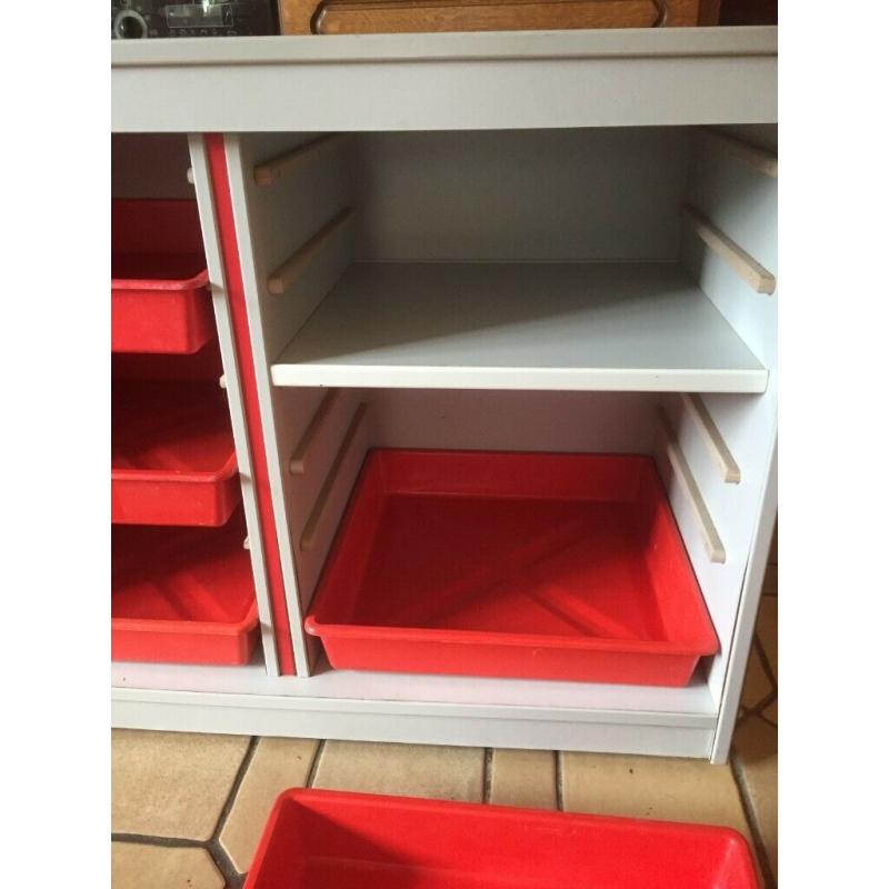 GREY STORAGE UNIT ON CASTORS WITH 5 TRAYS - GREAT GARAGE/KIDS ROOM ETC