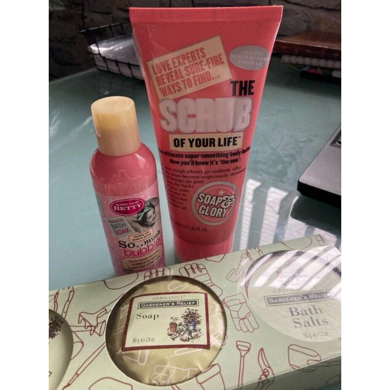 Soap & And Glory The Scrub 200ml, Bubble Bath, Set of Soap, Salt, Scrub