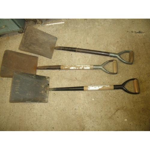 3 x heavy duty builders shovels ?5 each 2 wood shafts 1 steel shaft