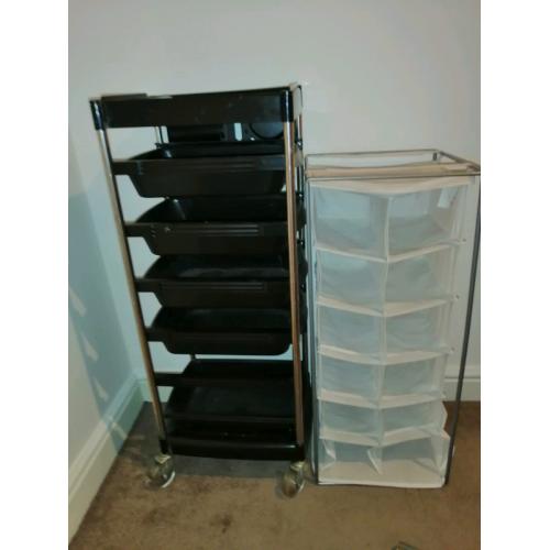 Cosmetic products storage containers