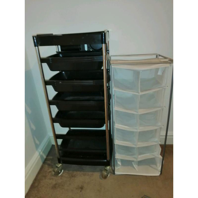 Cosmetic products storage containers