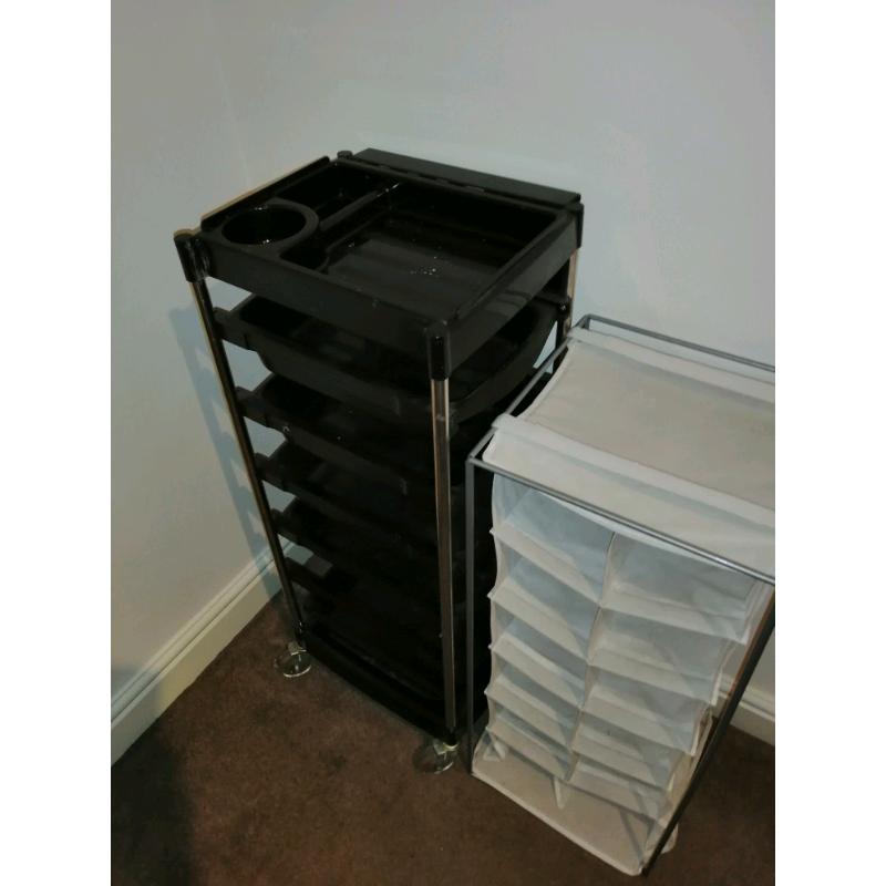 Cosmetic products storage containers