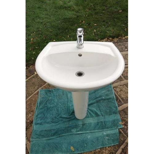 Villeroy & Boch basin & pedestal with monobloc tap