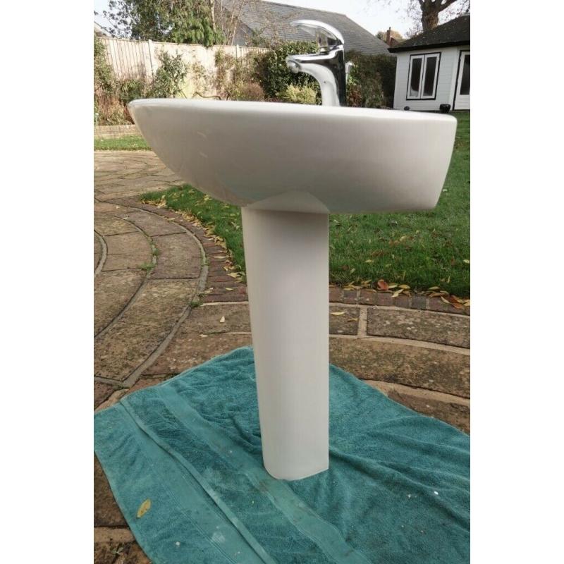 Villeroy & Boch basin & pedestal with monobloc tap