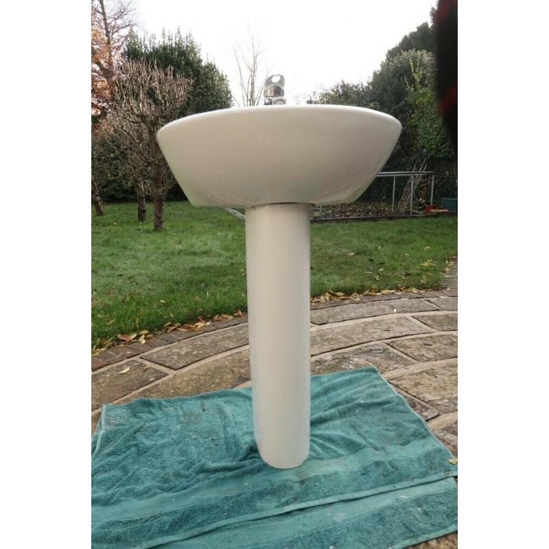 Villeroy & Boch basin & pedestal with monobloc tap