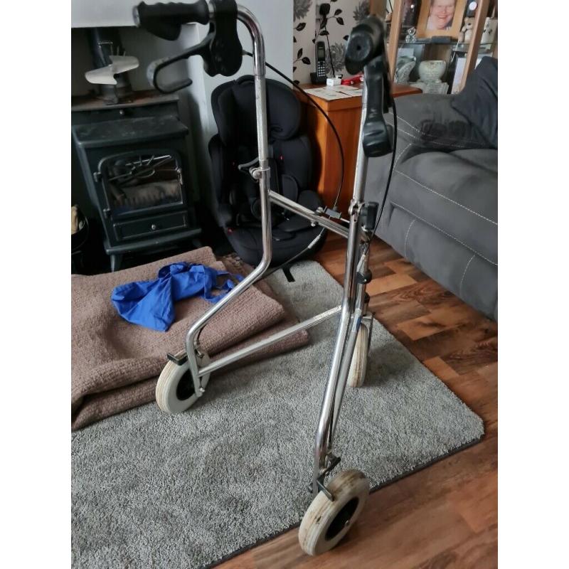 3 wheel walker