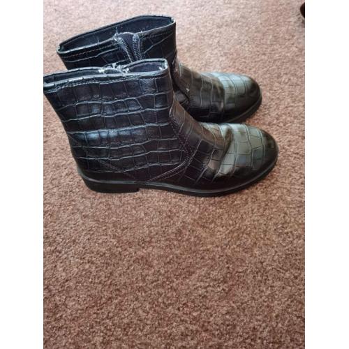 Zara black boots for girls