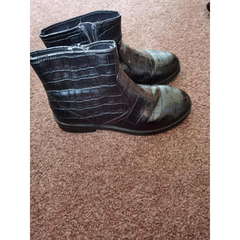 Zara black boots for girls