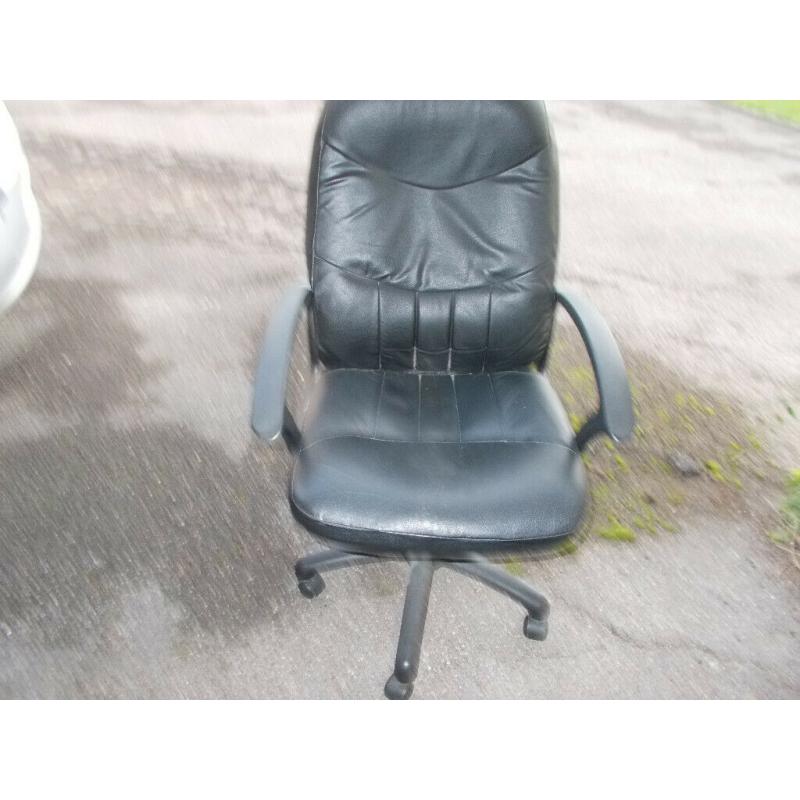 OFFICE CHAIR
