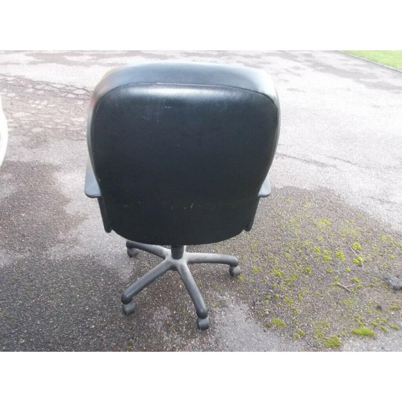 OFFICE CHAIR