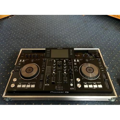 Pioneer XDJ-RX Standalone Controller with SwanFlight Flightcase