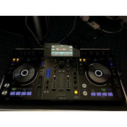 Pioneer XDJ-RX Standalone Controller with SwanFlight Flightcase