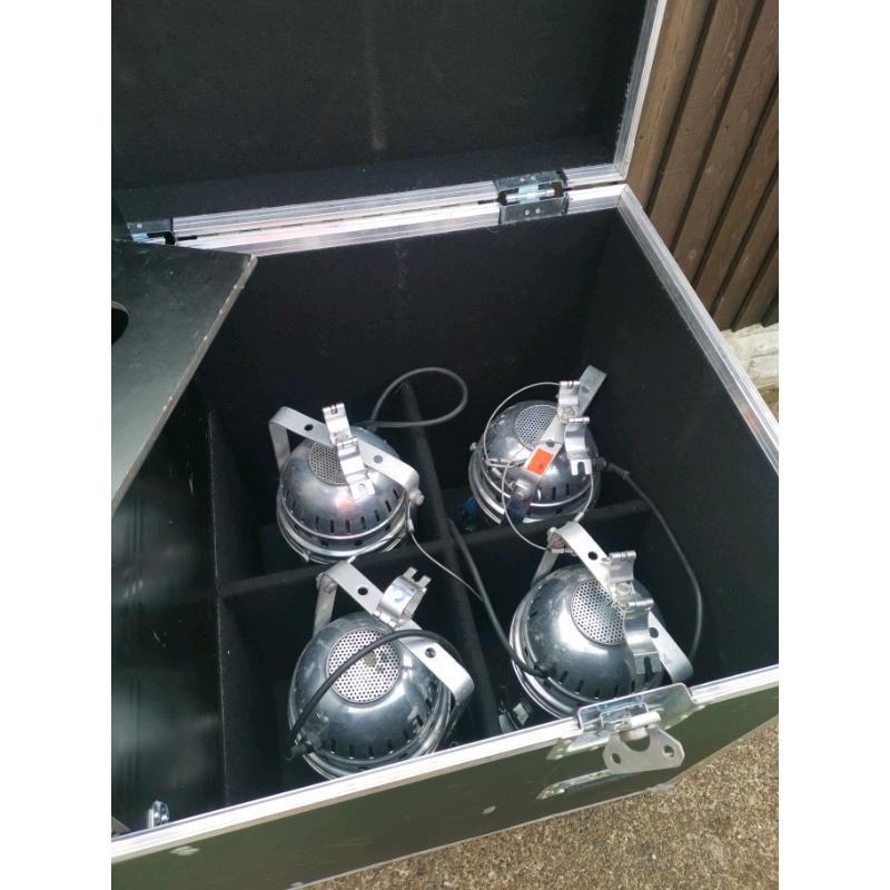 Flightcase / Road case for PAR64 or other items. Comes with fixtures.