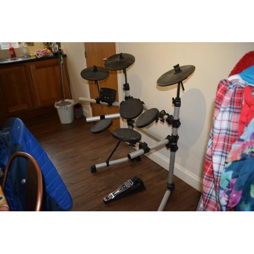 Electric drum kit, hardly used. *great condition*
