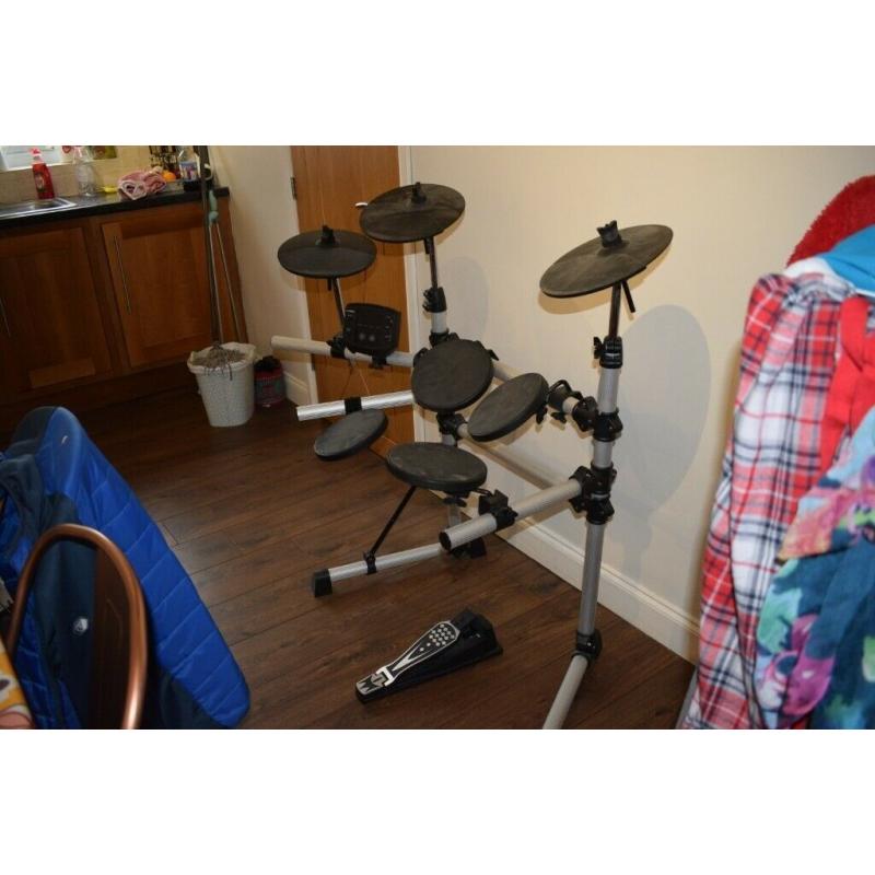 Electric drum kit, hardly used. *great condition*