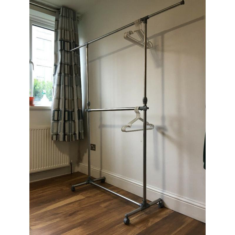 RACK WITH HANGERS