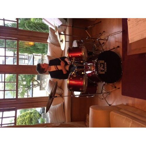 ACOUSTIC DRUMS