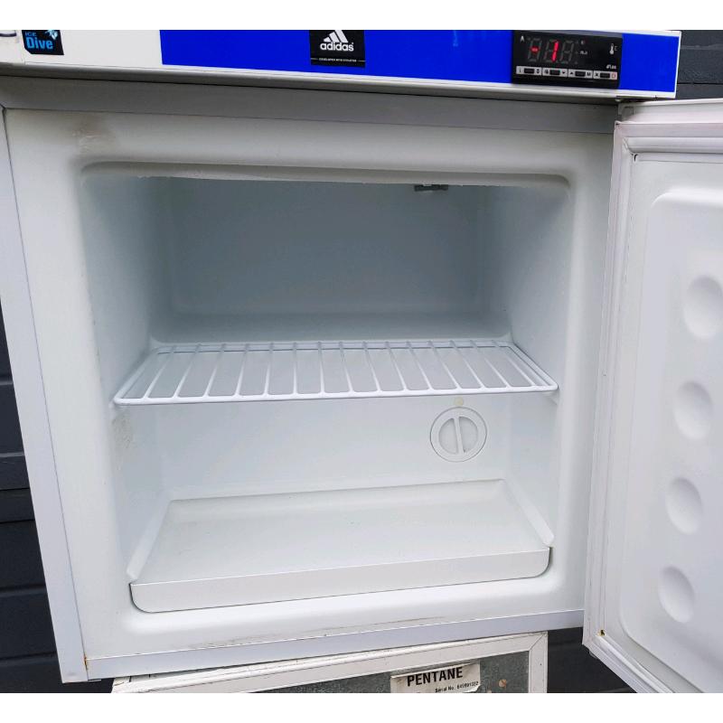 Laboratory medical freezer