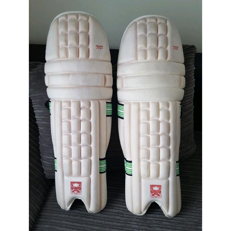 Men's Triumph cricket pads good as new.